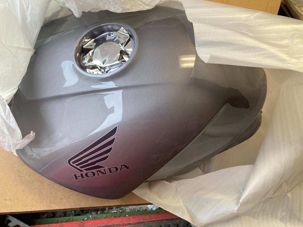 Nieuw (NOS) benzinetank HONDA ST1300 Pan European, Ophalen, Nieuw