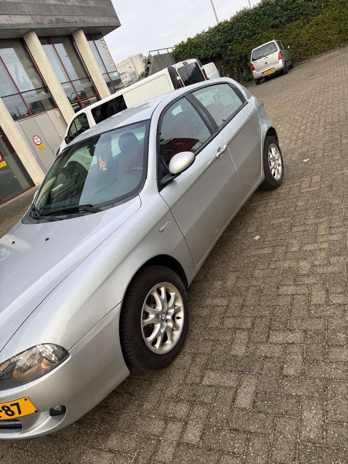 Alfa Romeo 147 1.6 T.spark 16V 88KW 5DR 2008 Grijs, Auto's, Voorwielaandrijving, 1195 kg, 4 cilinders, 400 kg