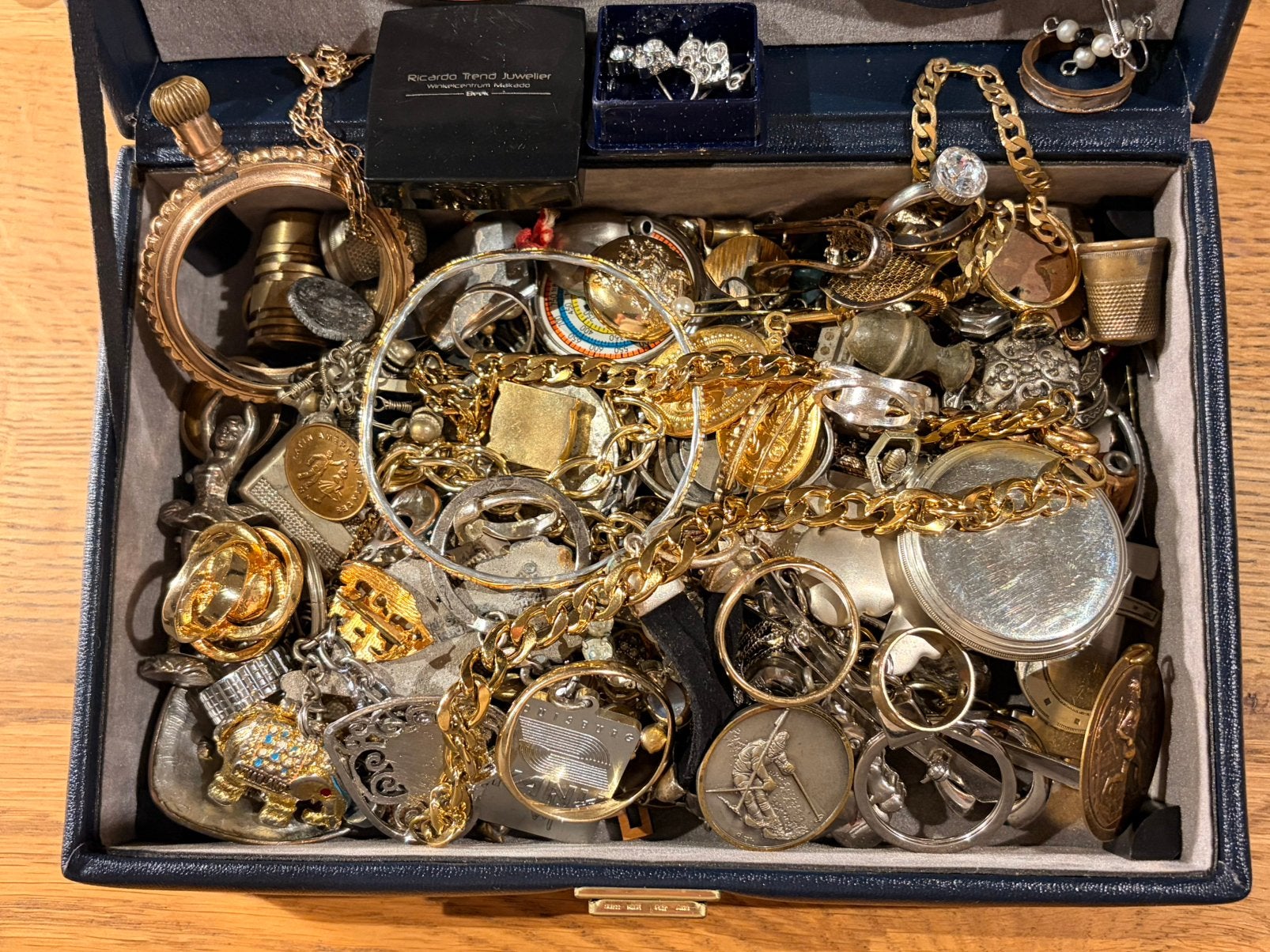Juwelendoos met sloopsieraden, Verzenden