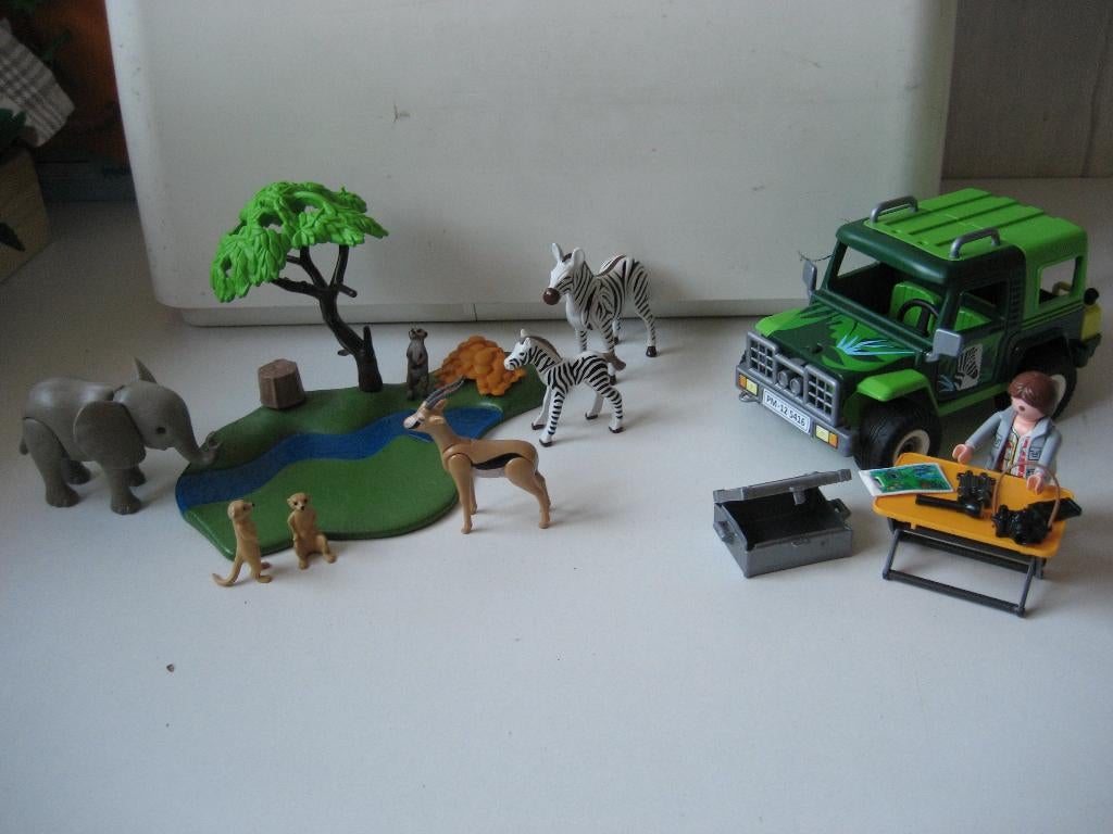 playmobil wildlife safari onderzoeker met auto en dieren, Ophalen of Verzenden, Zo goed als nieuw