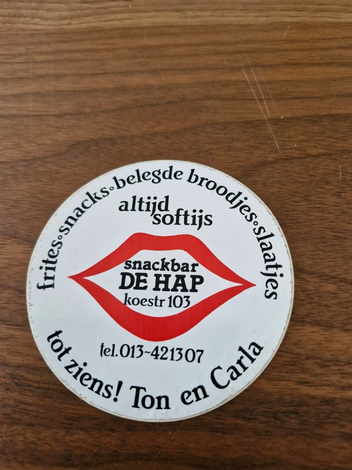 11382 Vintage Sticker Snackbar De Hap Koestr 103 Ton en Carl, Ophalen of Verzenden, Gebruikt, Winkel of Supermarkt
