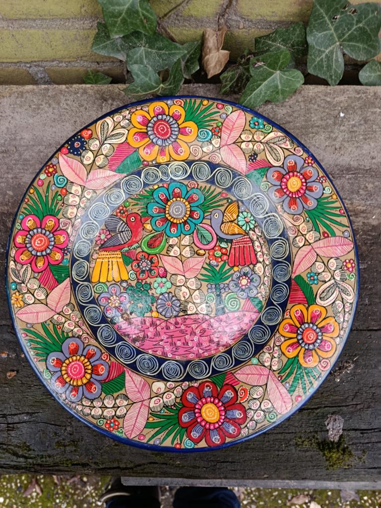 Decoratieve handgeschilderde schaal met bloemen en vogels, Ophalen of Verzenden