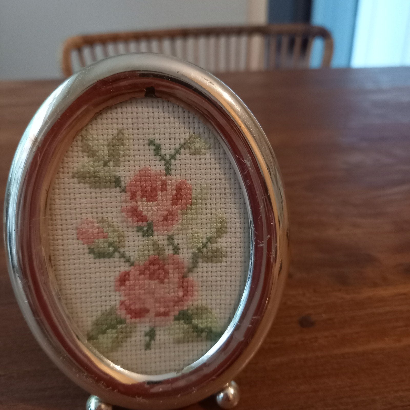 Vintage Ovale Fotolijst met Fijn Handgeborduurd Rozenmotief, Ophalen of Verzenden