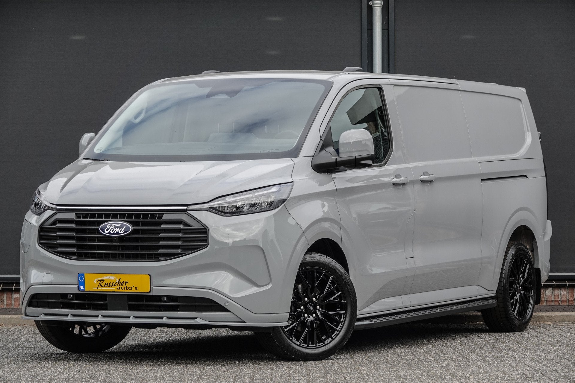 Ford Transit Custom L2H1 2.5PHEV 233Pk Aut. | Limited | Plug, Auto's, Stof, Gebruikt, Zwart, 4 cilinders