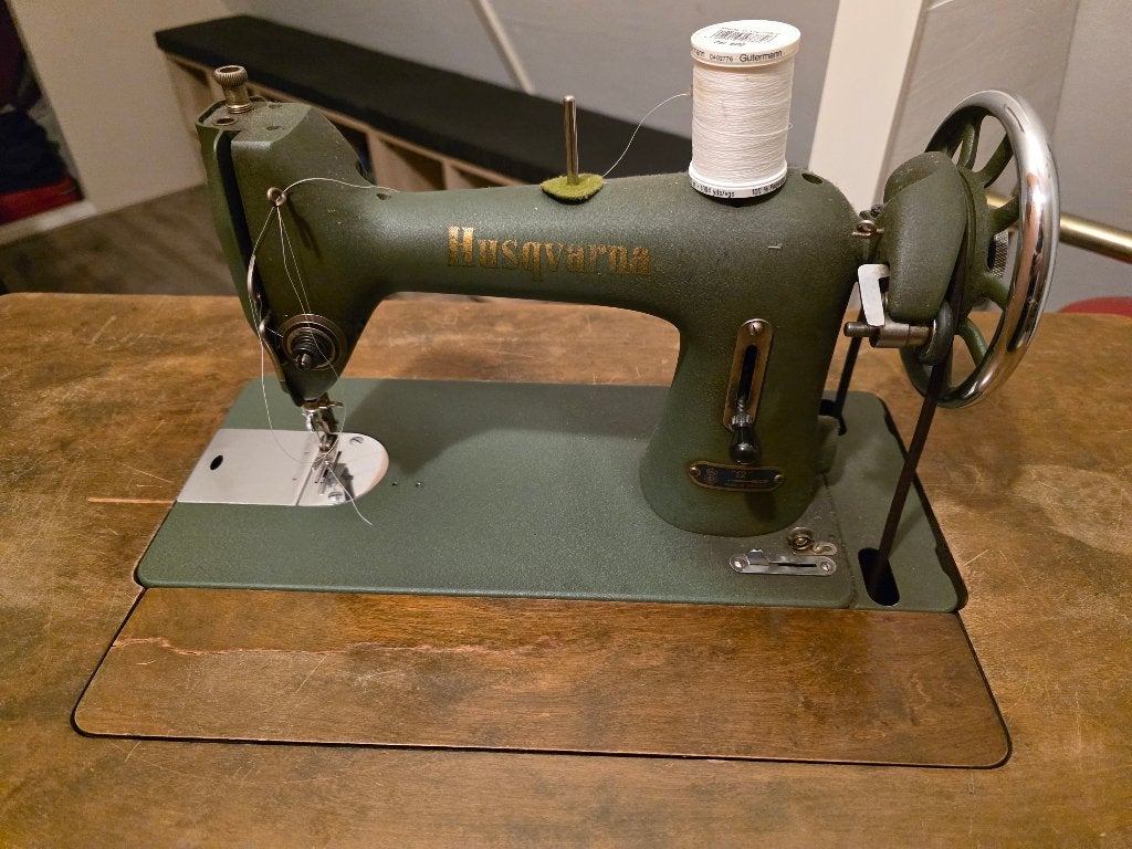 Oude husqvarna trap naaimachine (werkend), Ophalen