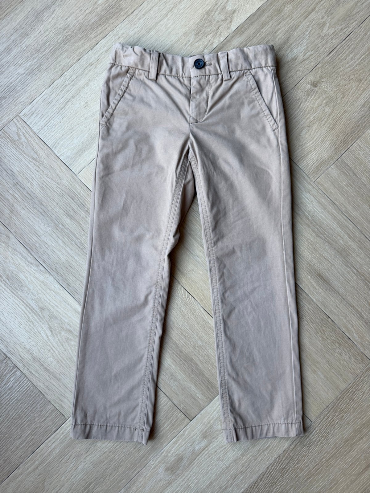 Chino broek, Tommy Hilfiger, khaki, maat 116, Ophalen of Verzenden, Zo goed als nieuw, Jongen, Broek