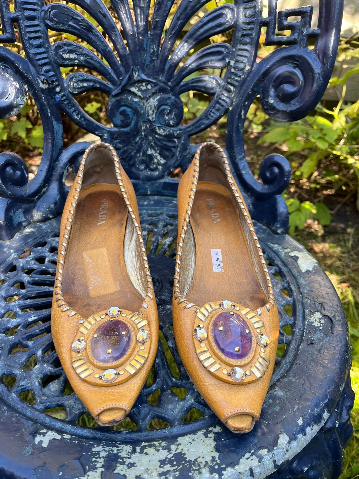 Vintage Prada schoenen met kleine hak en paarse steen, Kleding | Dames, Ophalen of Verzenden, Gedragen, Overige kleuren, Schoenen met lage hakken