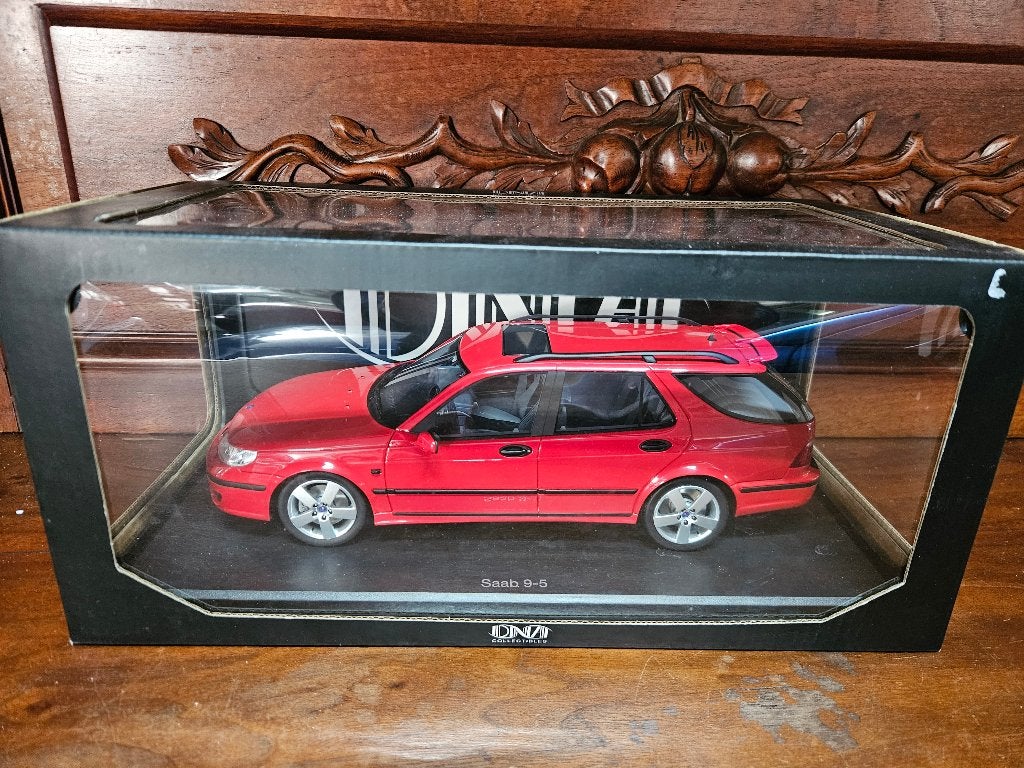 DNA Collectibles Saab 9-5 Sportcombi Aero 2005 1/18 in ovp, Ophalen of Verzenden, Zo goed als nieuw, Auto, Overige merken