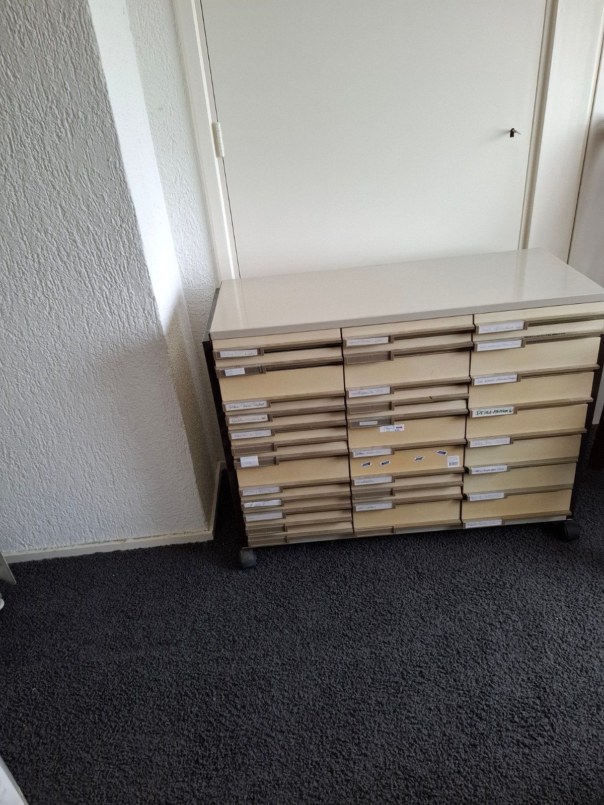 Rolbaar Ladekastje, geschikt voor folders of administratie, Huis en Inrichting, Kasten | Ladekasten, Ophalen, Gebruikt, 100 tot 150 cm