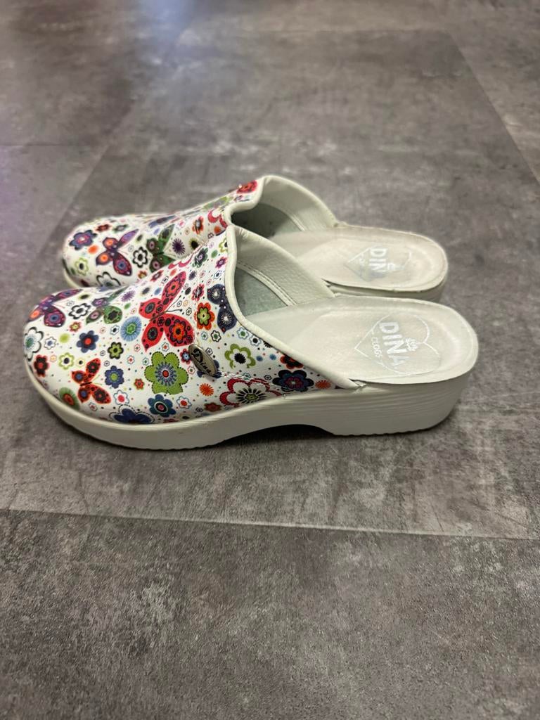 Dina Clogs met bloemetjesprint - Maat 40, Kleding | Dames, Schoenen, Wit, Overige typen, Ophalen of Verzenden, Zo goed als nieuw