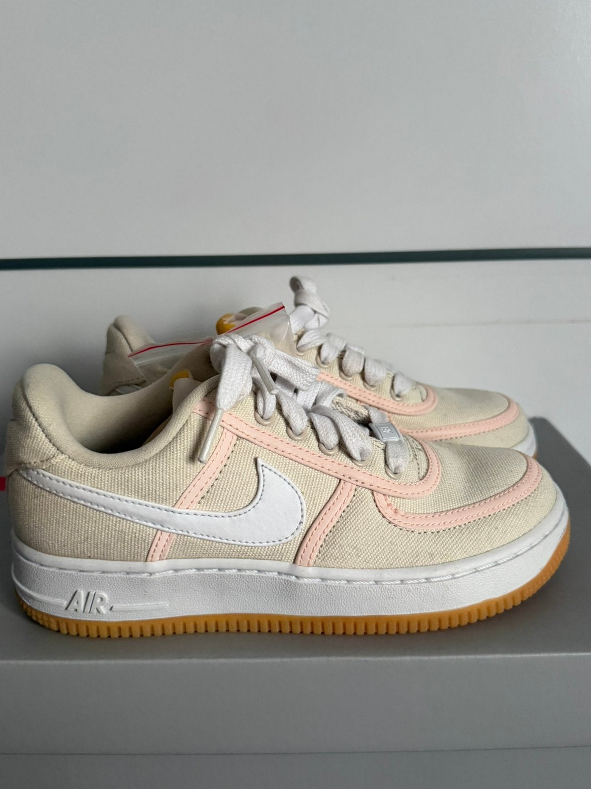 Nike air force Yellow pink maat 36.5 niewu in doos, Ophalen of Verzenden, Zo goed als nieuw, Overige kleuren