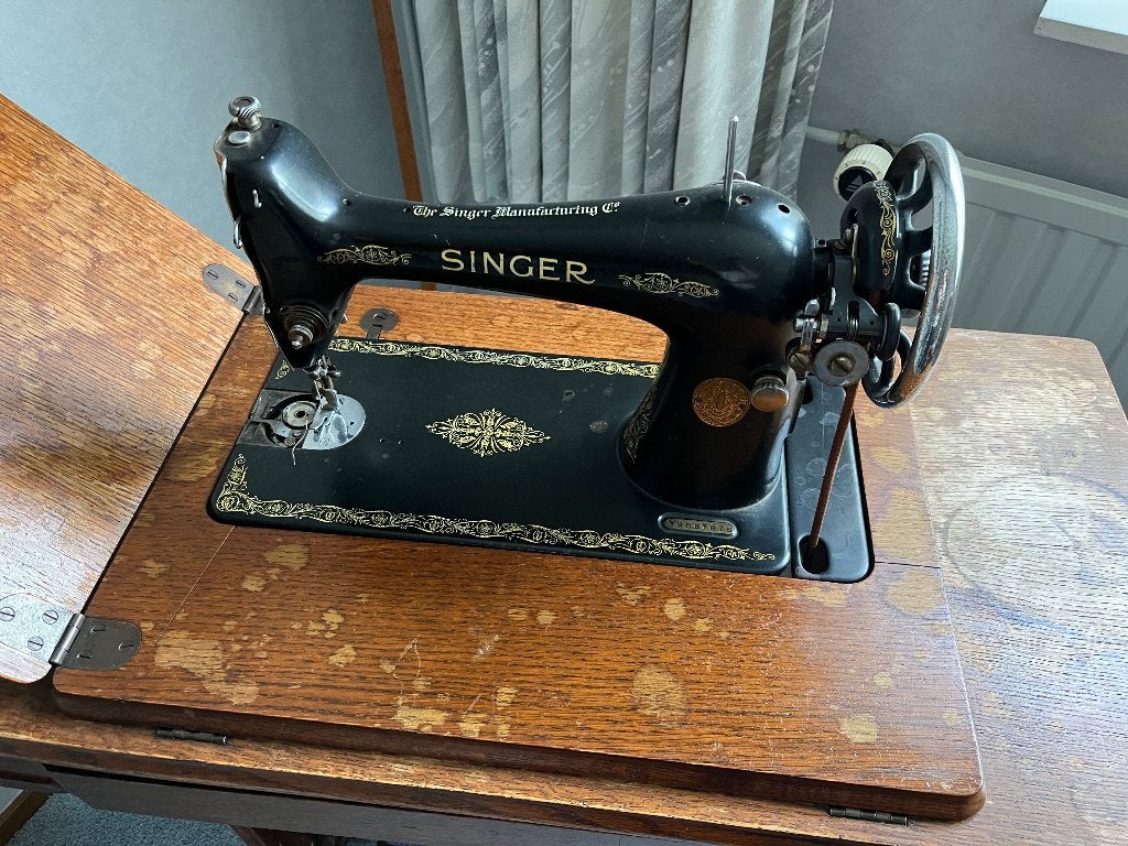 Antieke Singer trapnaaimachine, Ophalen