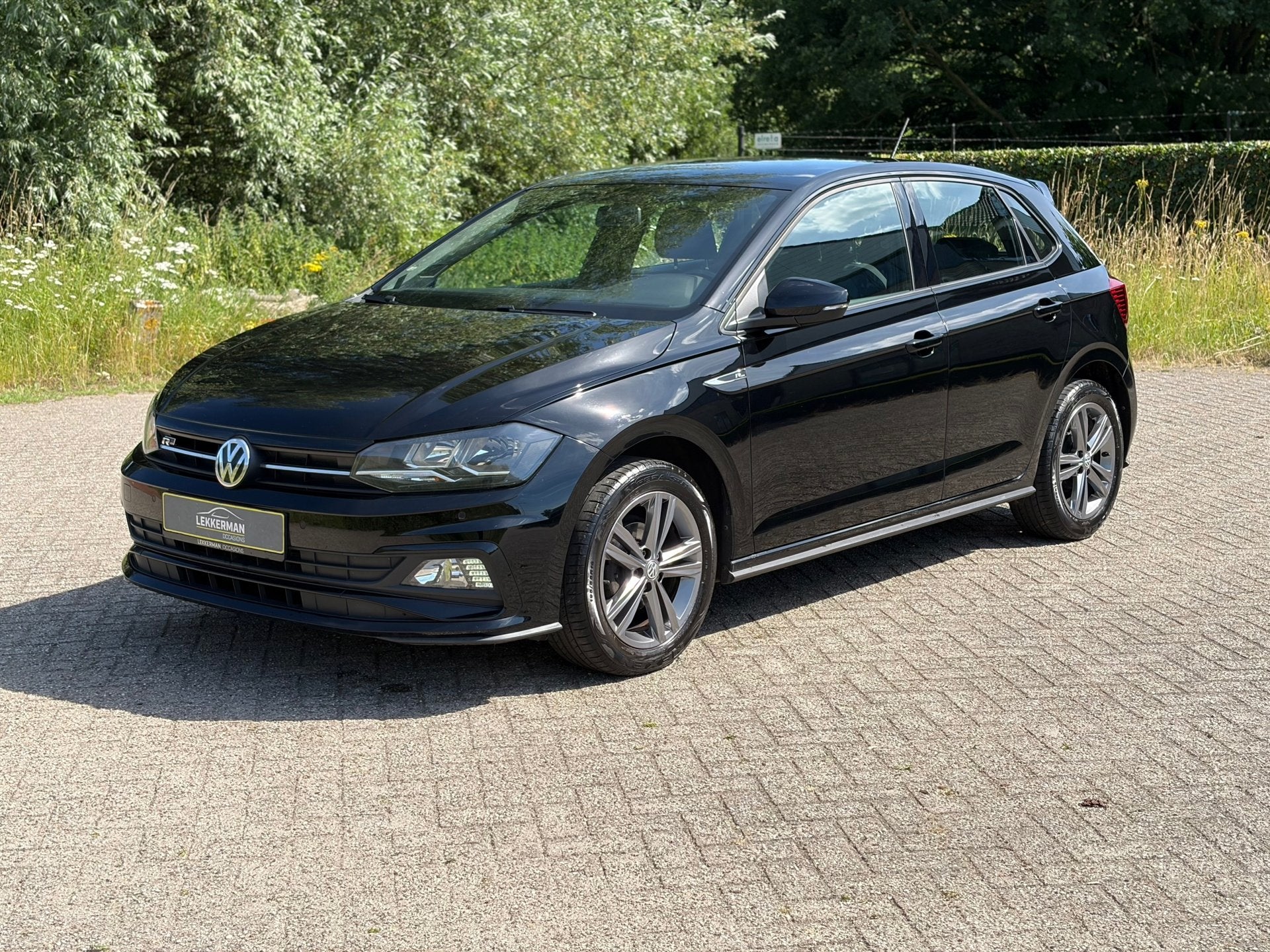 Volkswagen Polo 1.0 R-LINE I PDC I EERSTE EIGENAAR I VOLL ON, Auto's, Volkswagen, Gebruikt, LED verlichting, Zwart, Origineel Nederlands