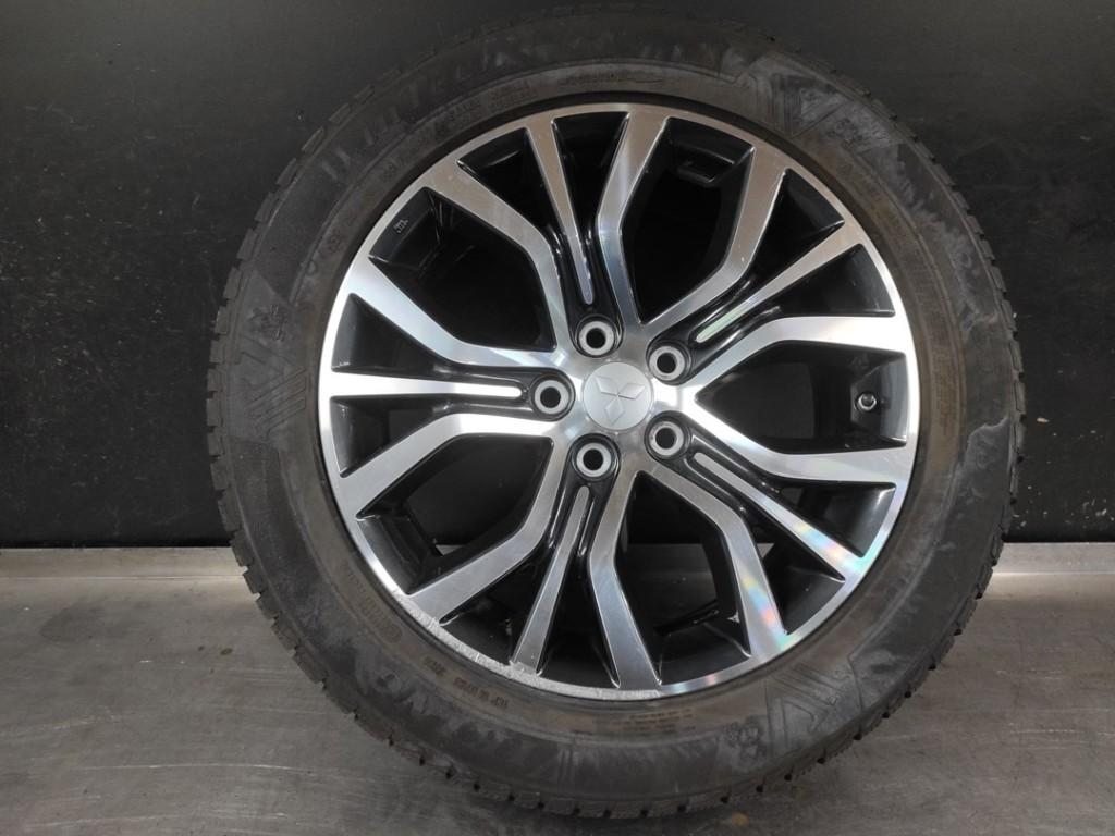 Velgen set + banden Mitsubishi Outlander 2015 ( 225-55-R18 ), Auto-onderdelen, Banden en Velgen, 18 inch, Gebruikt, Banden en Velgen