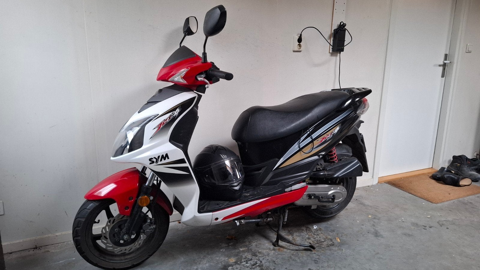 Mooie sym jet 4 te koop, Fietsen en Brommers, Gebruikt, Overige modellen, Maximaal 45 km/u, Ophalen of Verzenden
