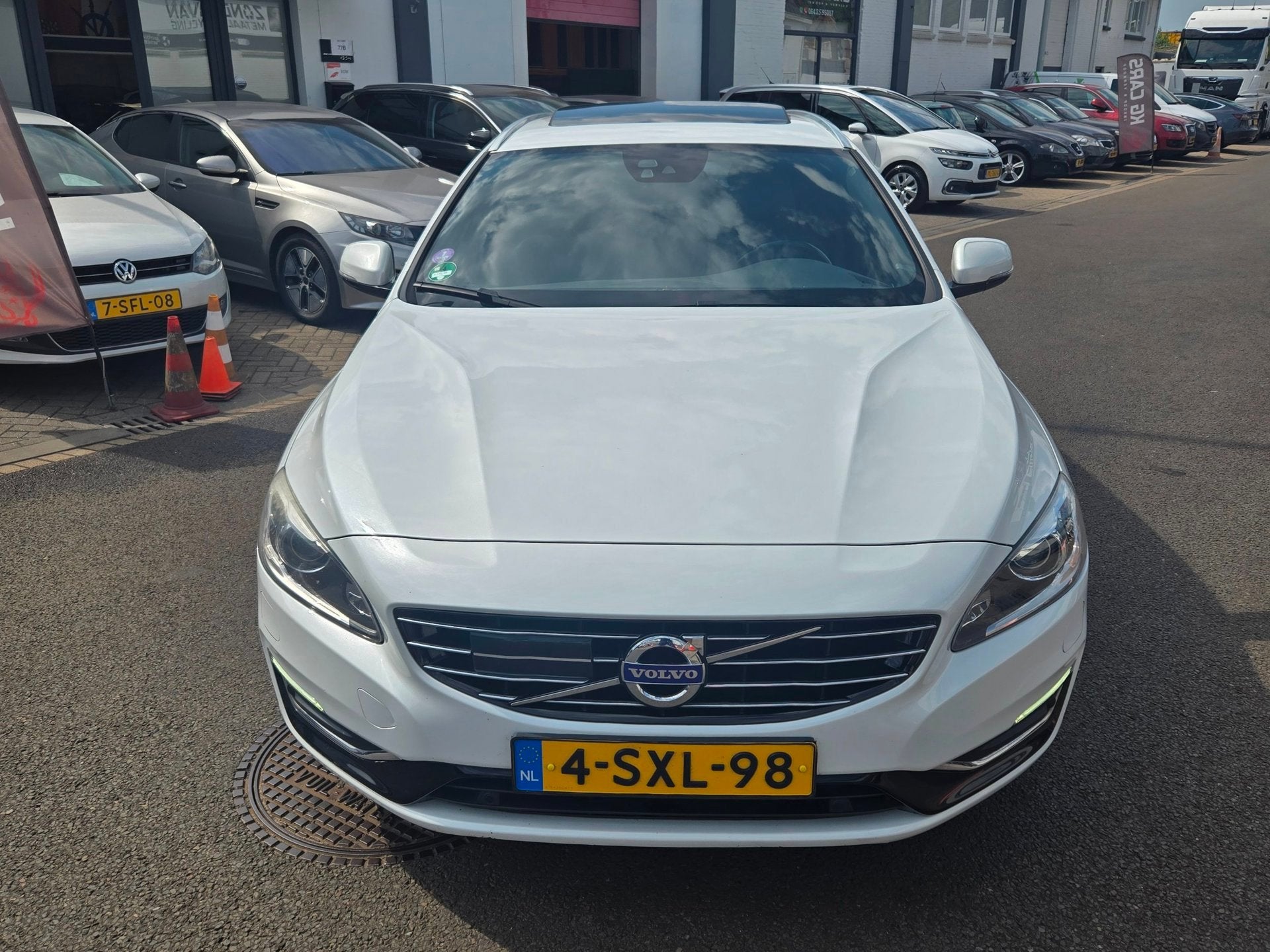 Volvo V60 2.4 D6 AWD Plug-In Hybrid Summum|Bomvol|, Auto's, Automaat, 1800 kg, Wit, 11 kWh