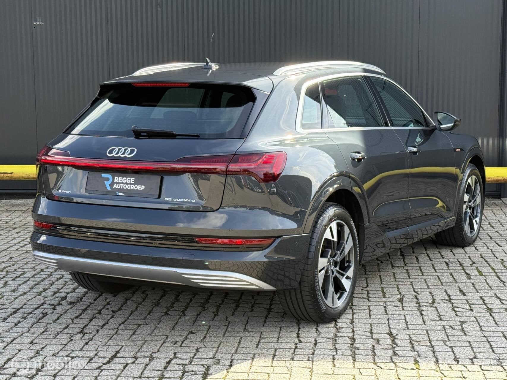 Audi e-tron 55 quattro Business edition Plus 95 kWh SOH 90%, Auto's, Automaat, 131 €/maand, 95 kWh, Origineel Nederlands