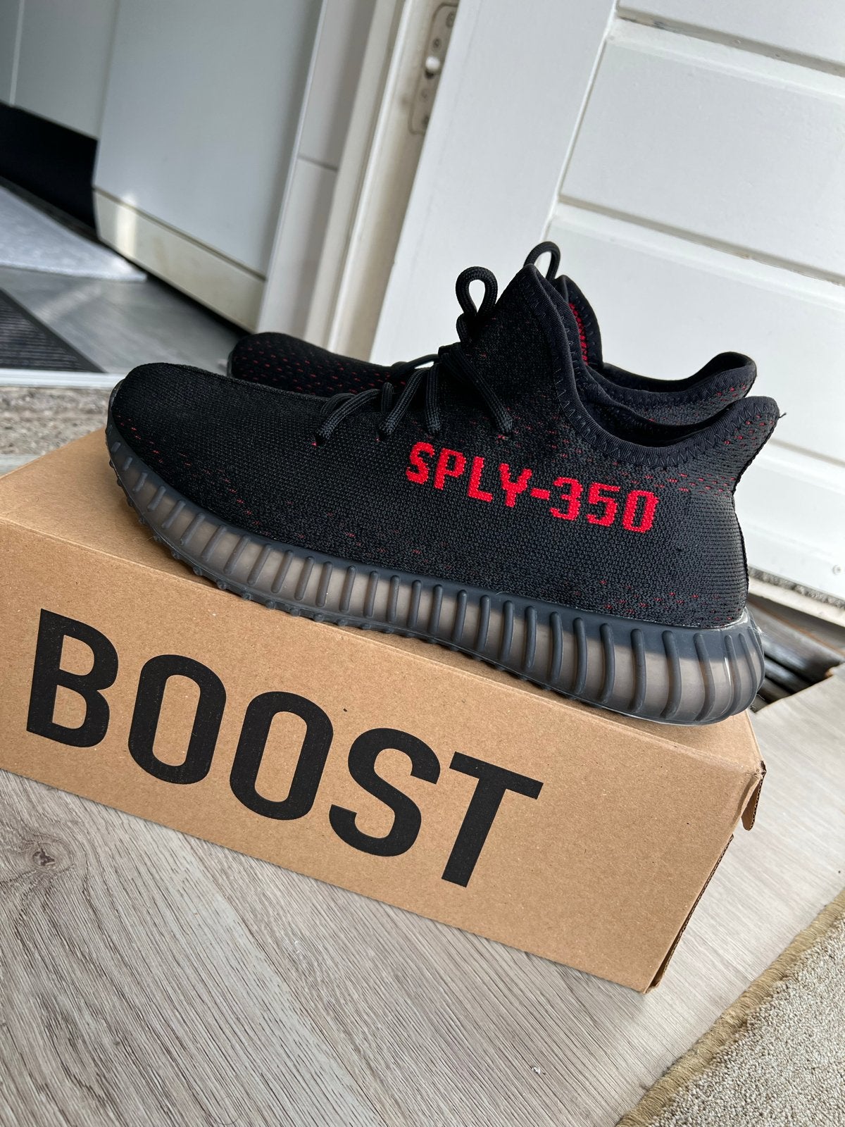 Adidas Yeezy Boost 350 V2 - Core Black Red, Kleding | Heren, Schoenen, Zwart, Ophalen of Verzenden, Sneakers of Gympen, Zo goed als nieuw
