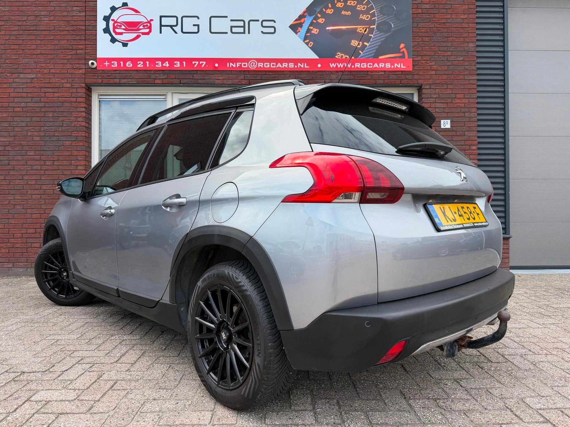 Peugeot 2008 1.2 PureTech GT-line / Leder / PDC / Navi / Cru, Auto's, Voorwielaandrijving, Met garantie (alle), Leder en Stof