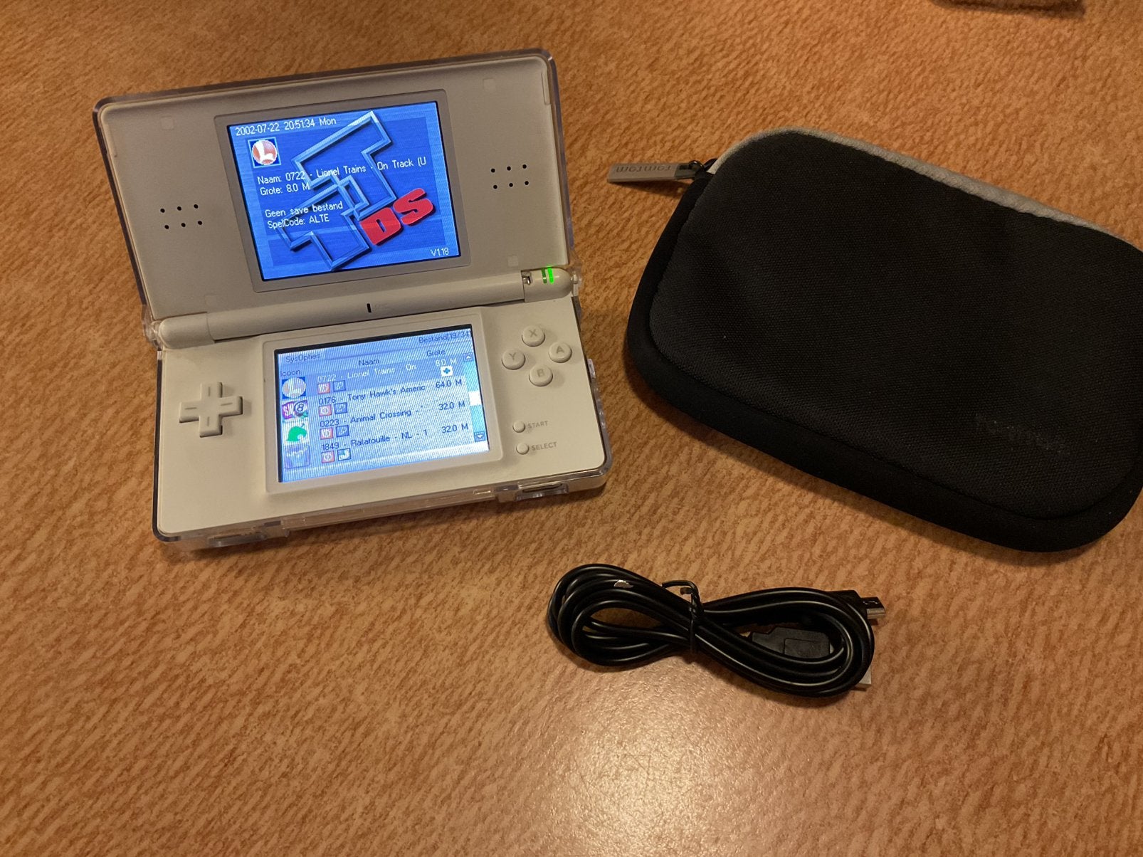 Ds Lite met DSTT Kaart met spellen+ USB Oplader+Etui+Case, Spelcomputers en Games, Gebruikt, Wit, DS Lite, Ophalen