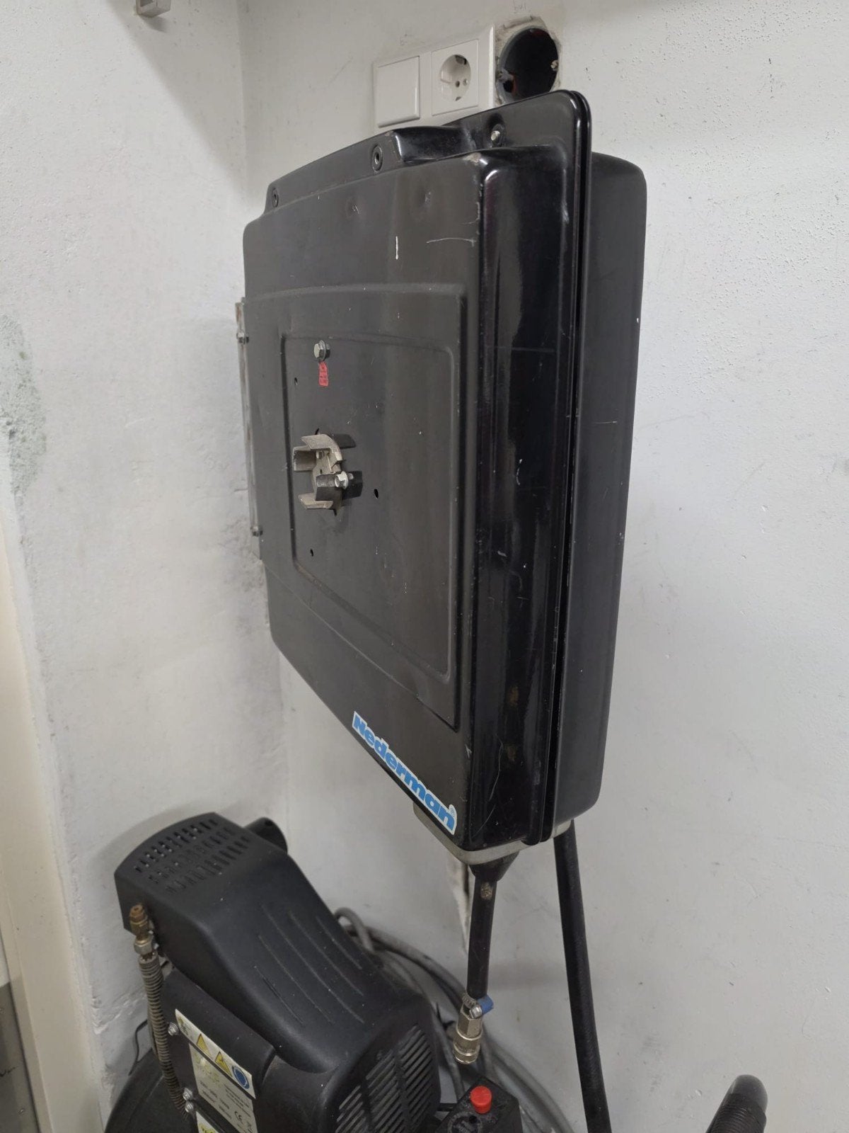 Nederman slanghaspel met persluchtaansluiting, Doe-het-zelf en Verbouw, 100 liter of meer, Ophalen, Gebruikt, Minder dan 200 liter/min