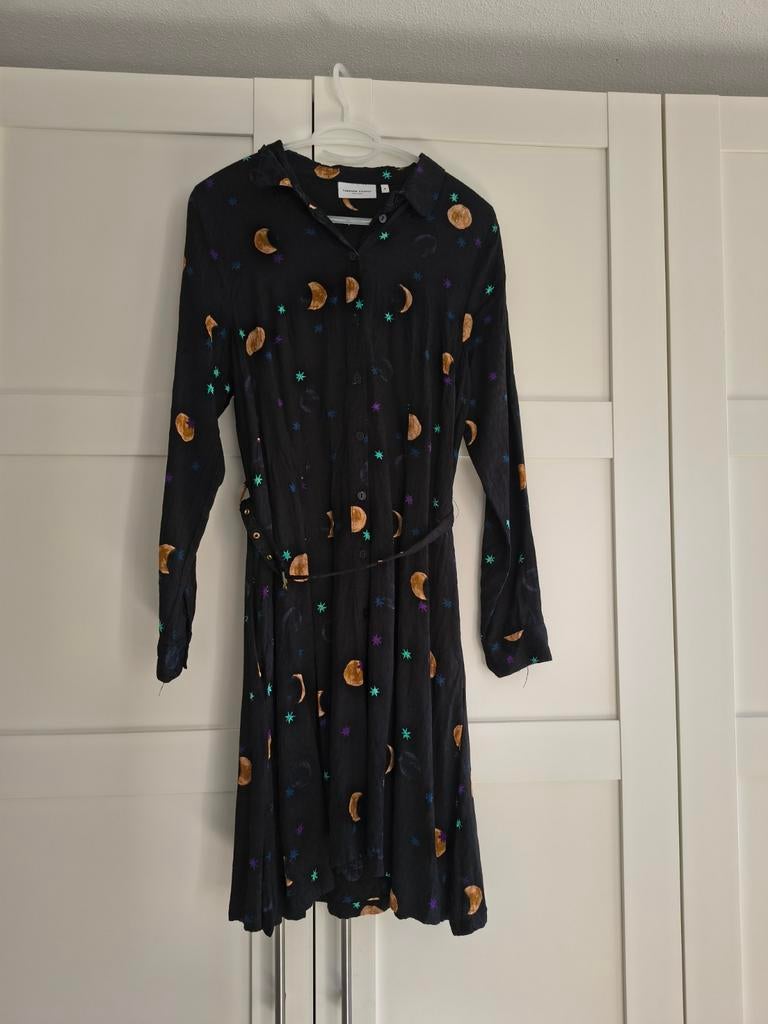 Fabienne Chapot jurkje met maan- en sterrenprint, Kleding | Dames, Maat 38/40 (M), Zwart, Ophalen of Verzenden, Zo goed als nieuw