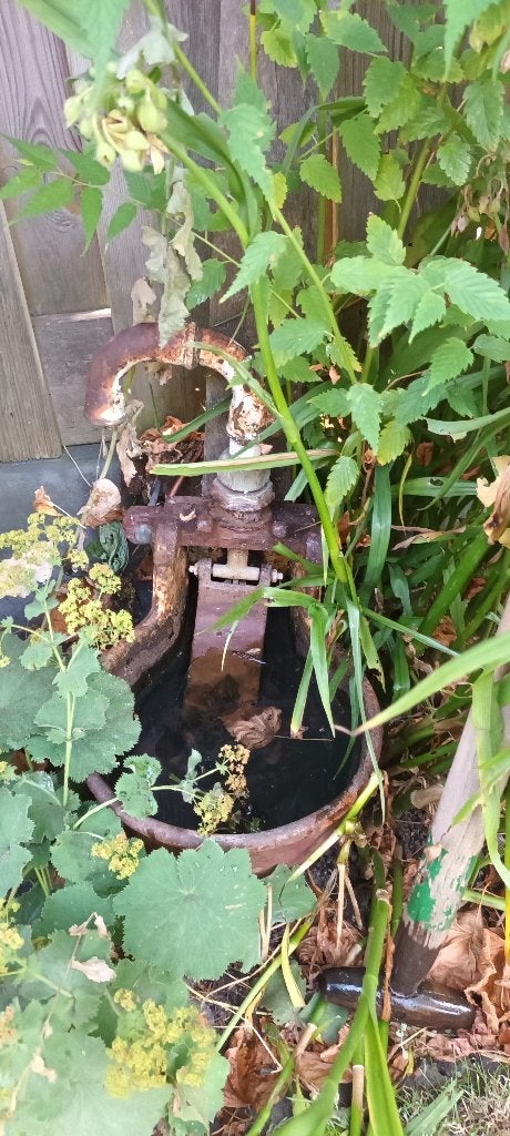 Antieke gietijzeren weidepomp / drinkbak koeien paarden, Ophalen, Gebruikt