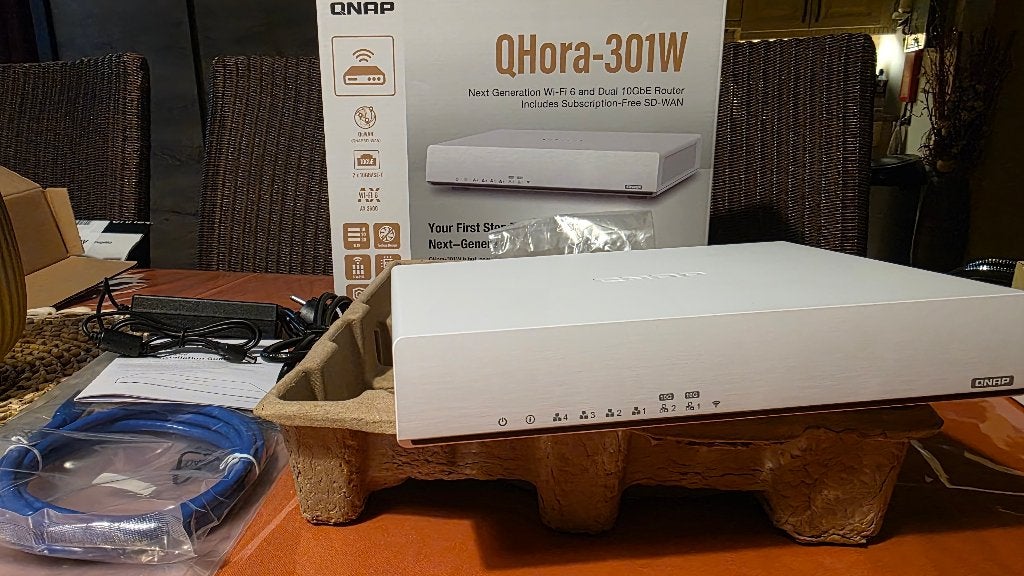 Qnap QHora-301W 10GbE SD-WAN-router, Ophalen of Verzenden, Zo goed als nieuw, Router, Qnap