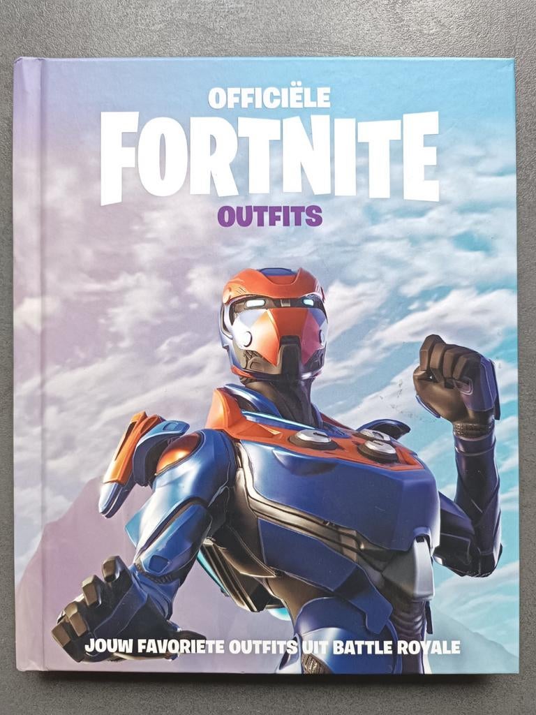 Officieel Fortnite Outfits, Ophalen of Verzenden, Zo goed als nieuw, Fictie algemeen