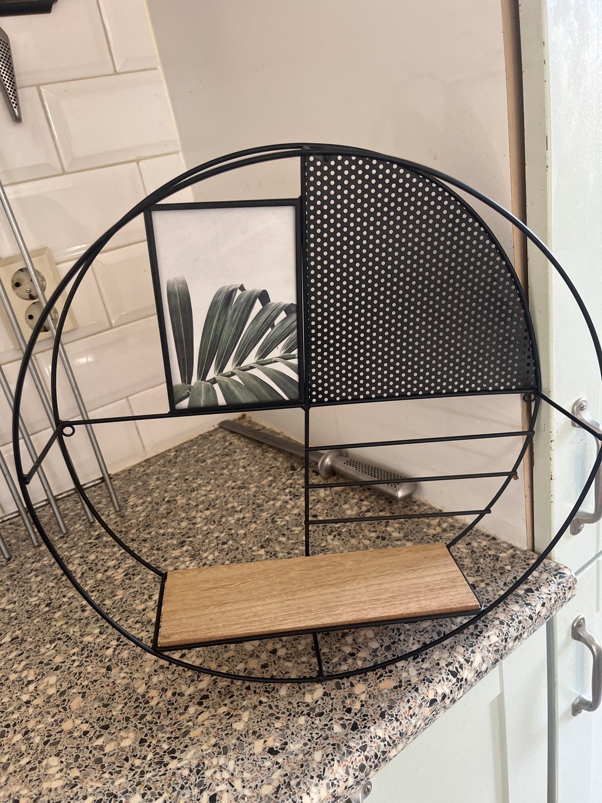Rond wandrek met houten plankje en fotolijstje, Huis en Inrichting, Ophalen of Verzenden, Zo goed als nieuw