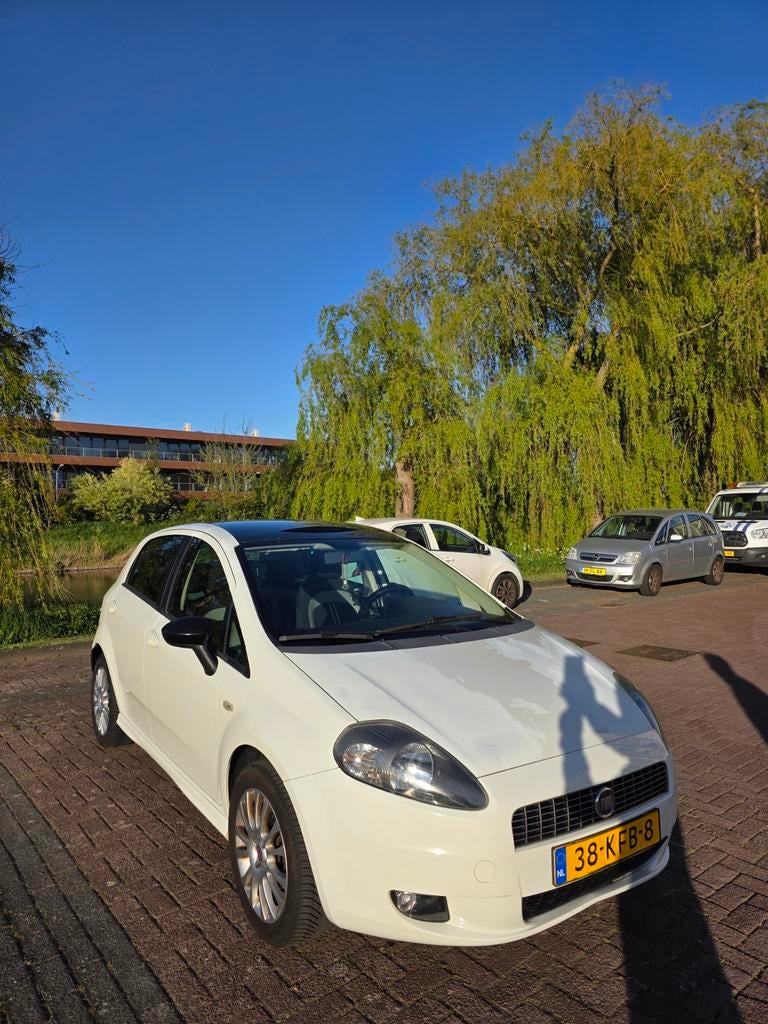Fiat Punto 1.4 5DR 2009 Wit, Auto's, Voorwielaandrijving, 40 €/maand, Zwart, 4 cilinders