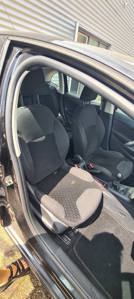 Foto 9 van Citroën C3 1.6 VTI 88KW 2011 Zwart
