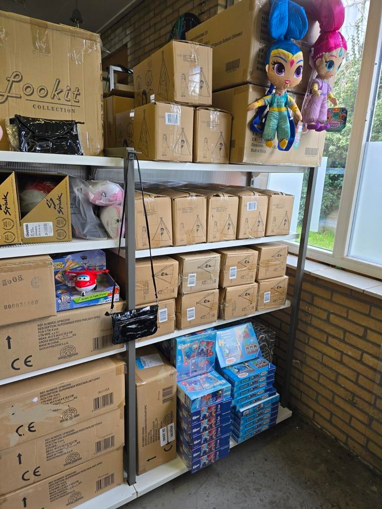 Complete voorraad internetshop + 18 meter stelling, Ophalen, Handelsonderneming Cubran, Info@cubran.nl, Misterstraat 6A