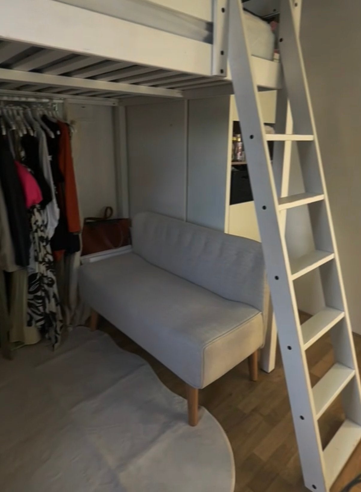 Klein beige bankje, Ophalen, Tweepersoons, 75 tot 100 cm, Zo goed als nieuw
