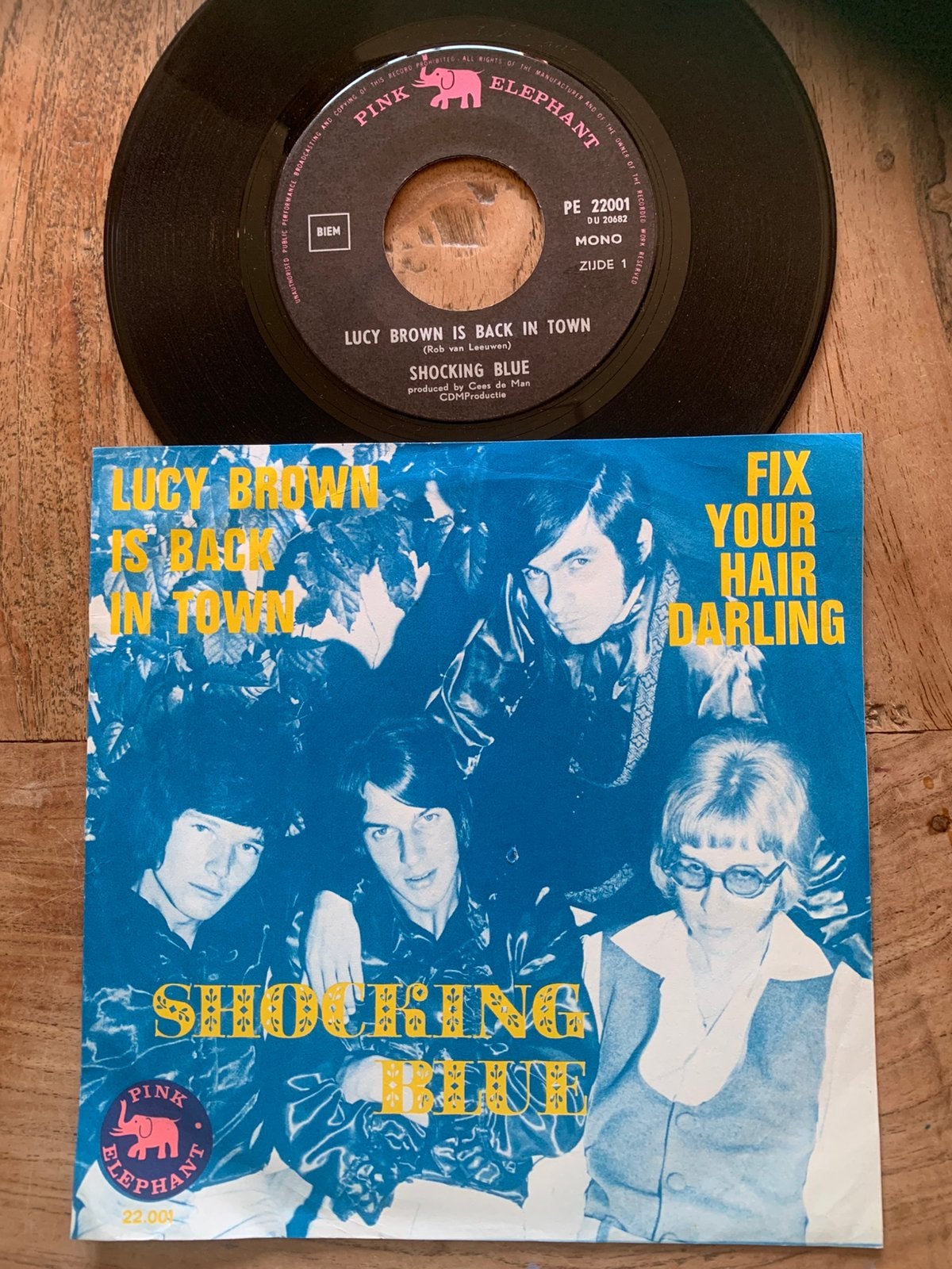 Nederpop Shocking Blue single Lucy Brown is back in town, Ophalen of Verzenden, Gebruikt