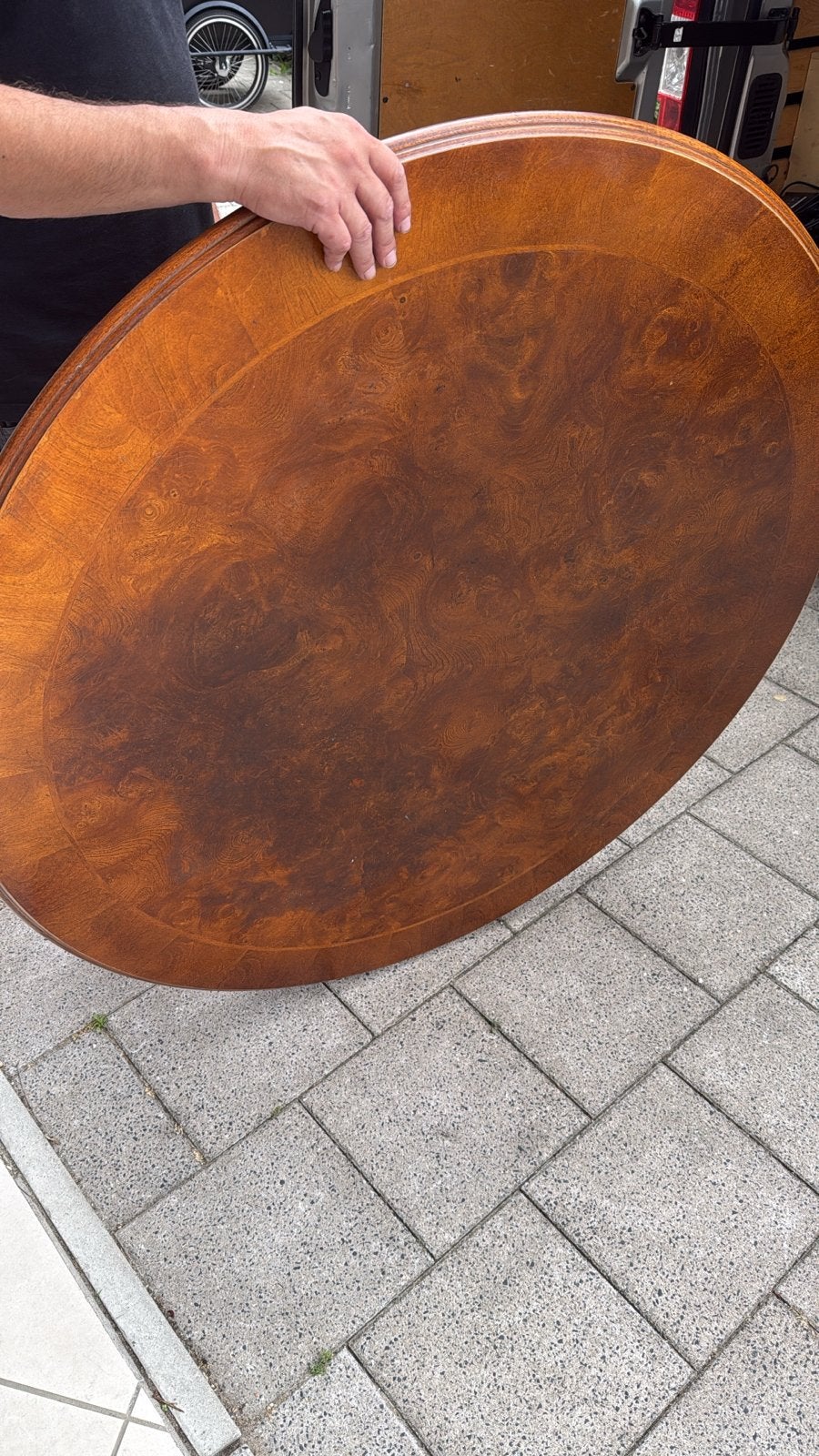 Antieke ovale eettafel met sierlijke poot, Antiek en Kunst, Antiek | Meubels | Tafels, Ophalen of Verzenden