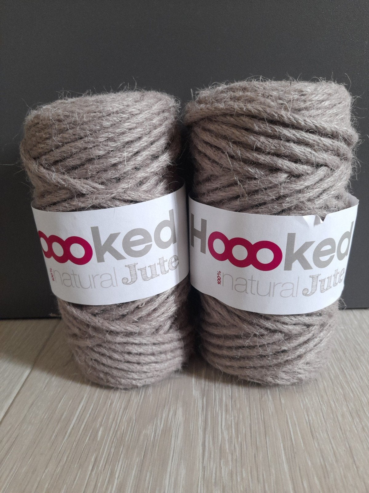 2 klossen Hoooked Natural Jute garen - Taupe (350gr/klos), Ophalen of Verzenden, Nieuw, Breien of Haken, Wol of Garen