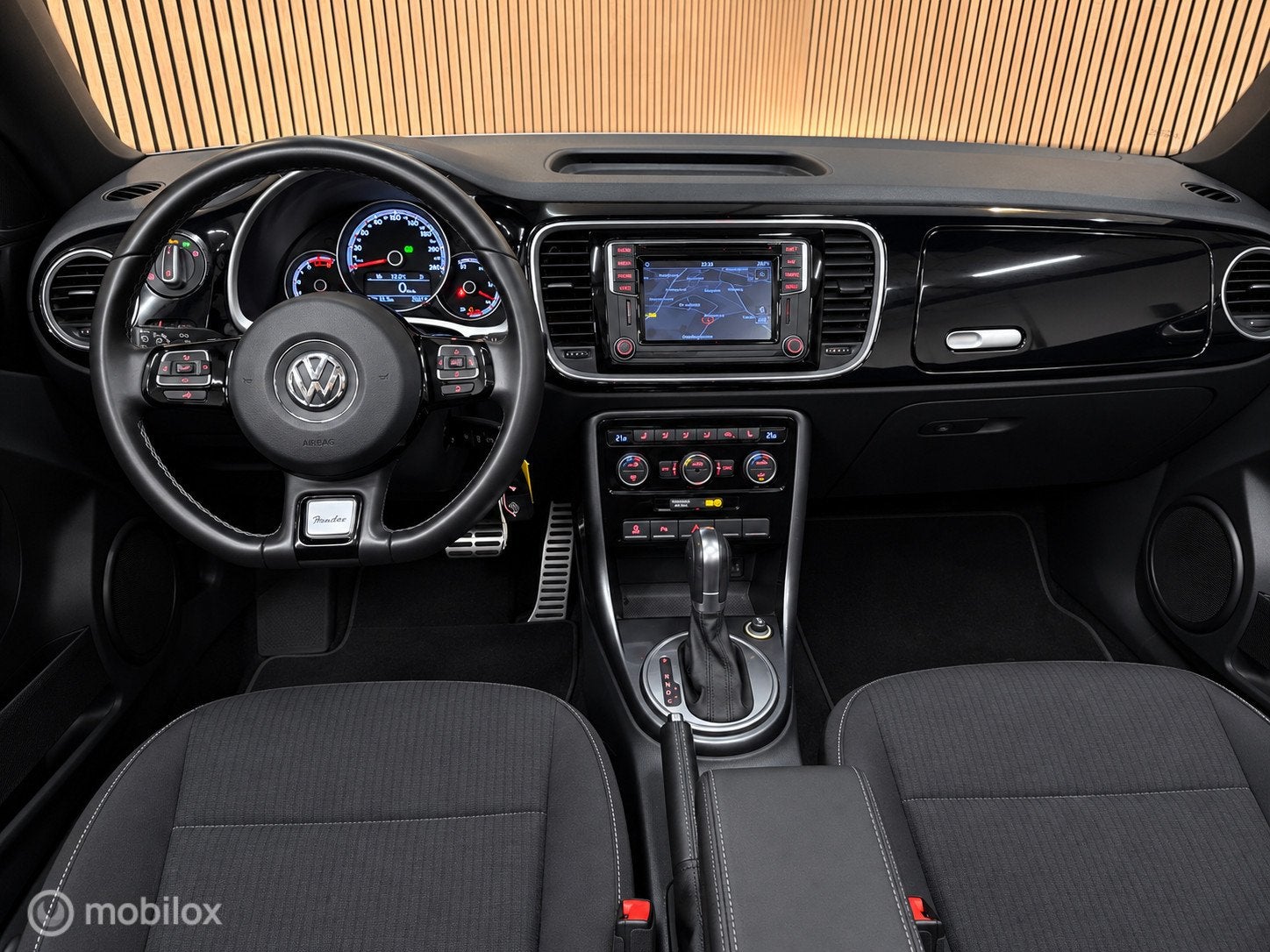 Volkswagen Beetle Cabriolet 1.4 TSI Sound CARPLAY STOELVERW., Auto's, Dealer onderhouden, Stof, Gebruikt, 4 stoelen