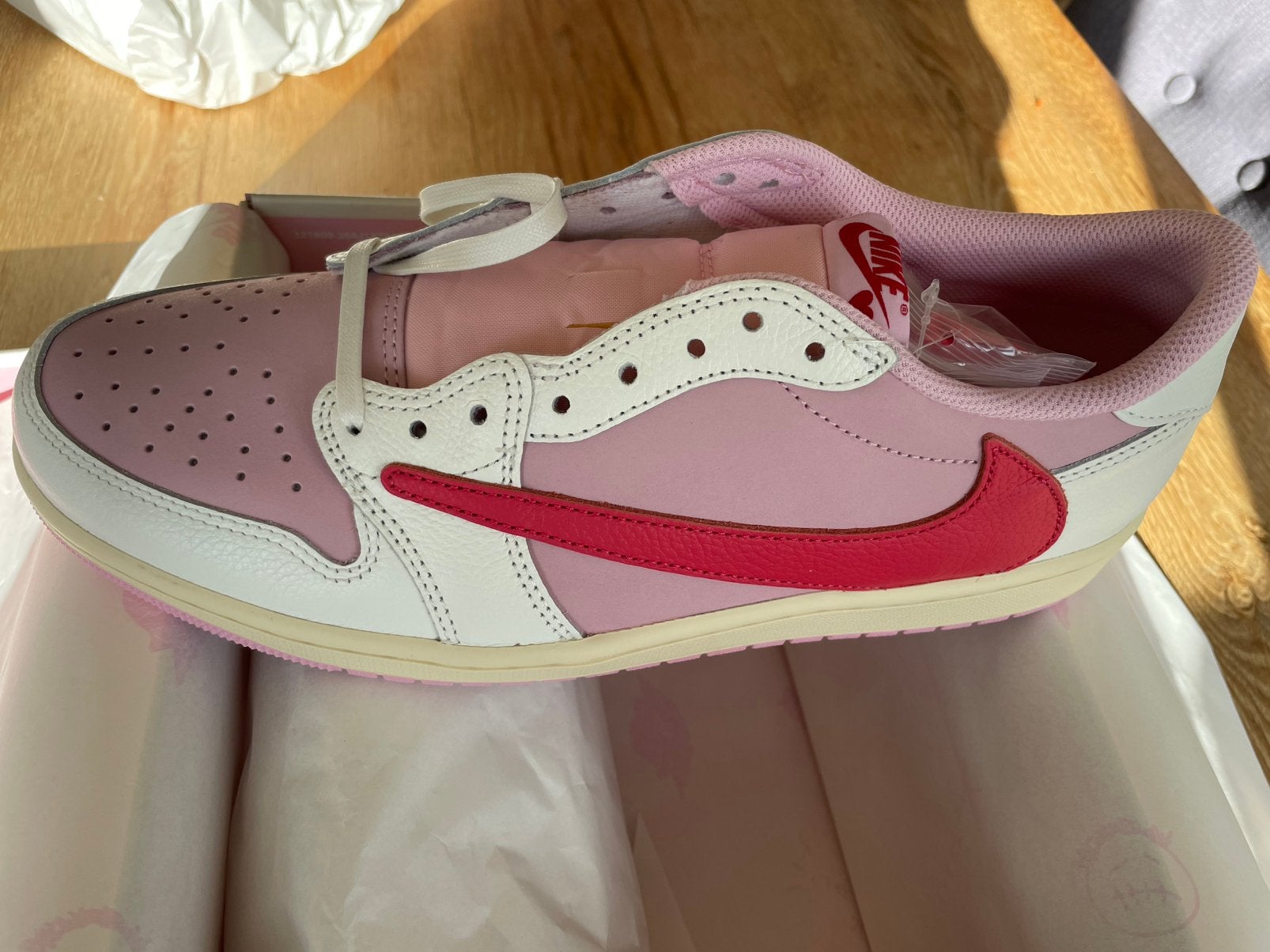 Travis Scott x Air Jordan 1 Low pink Maat 45, Ophalen of Verzenden, Nieuw, Overige kleuren, Sneakers of Gympen