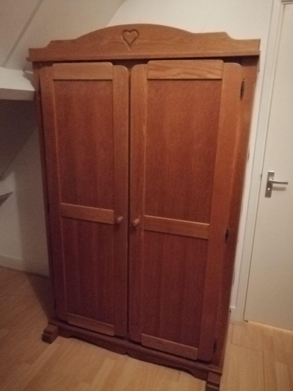 Mooie oude kledingkast met lichte beschadiging, Antiek en Kunst, Ophalen