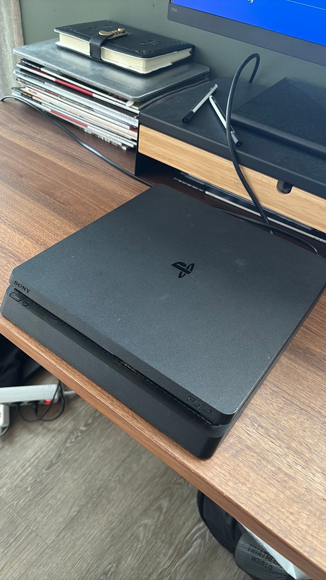 PlayStation 4 Slim 500GB + 2 controllers en 2 spellen, Spelcomputers en Games, Ophalen, Zo goed als nieuw, Met 2 controllers, Slim