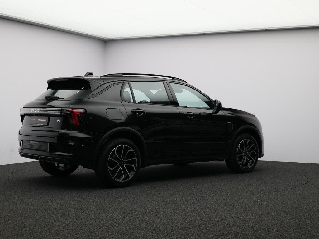 Lynk & Co 01 1.5 Core VOORRAADACTIE! € 43145.- VOOR € 36, Auto's, Euro 6, 4 cilinders, Alcantara, Zwart