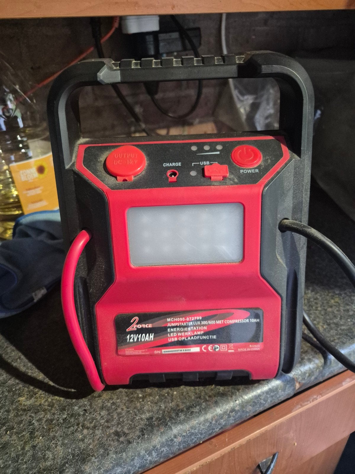 2-Force Jumpstarter met Compressor en Powerbank 12V 10Ah, Ophalen, Gebruikt