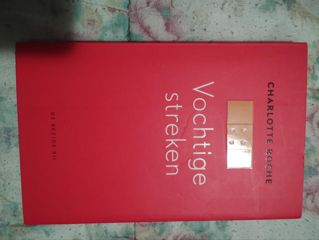 Vochtige streken - Charlotte Roche (Boek), Boeken, Ophalen of Verzenden, Zo goed als nieuw, Charlotte Roche, Europa overig