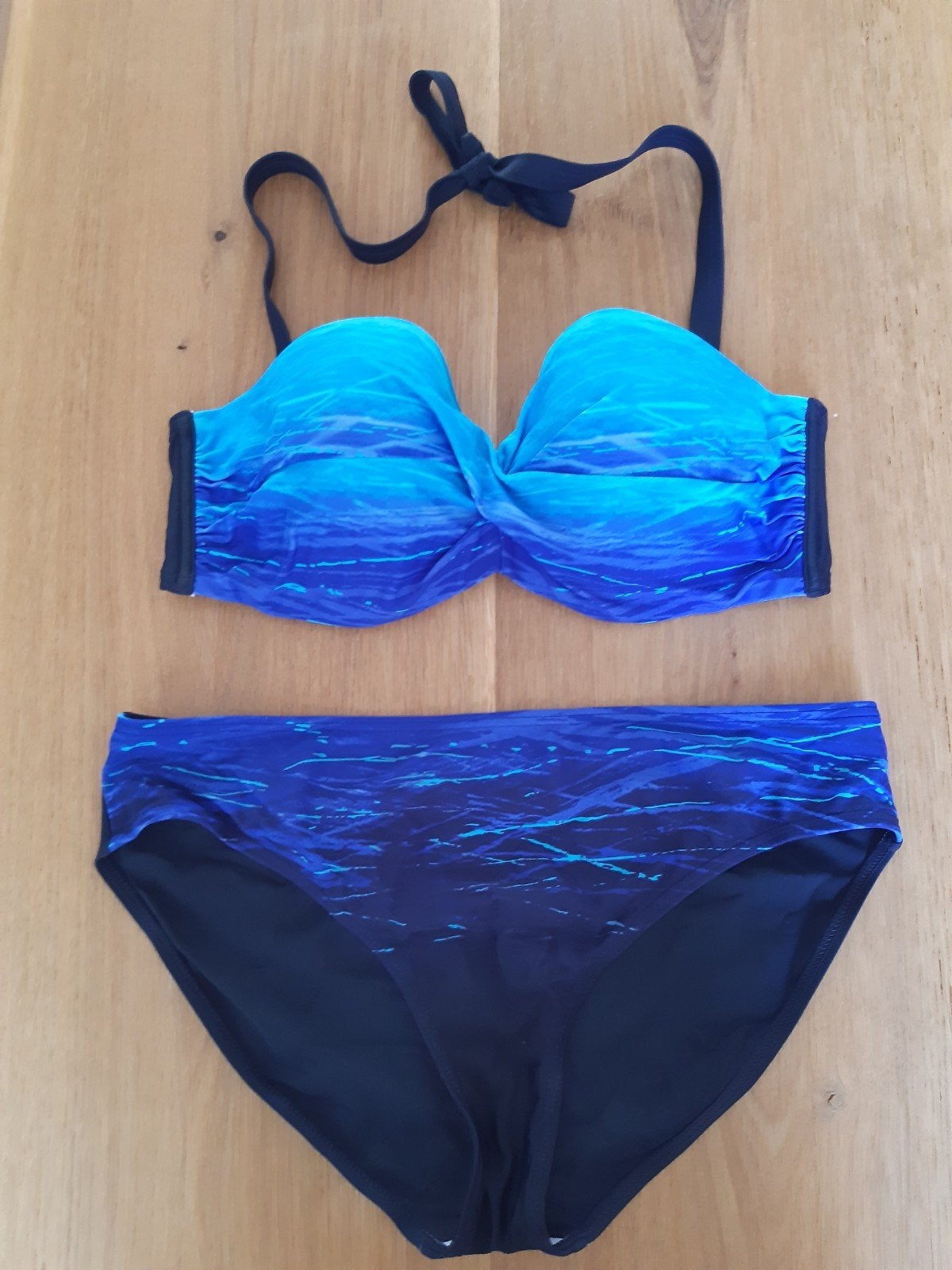 Prachtige bandeau bikini Lascana maat 40, Kleding | Dames, Badmode en Zwemkleding, Lascana, Blauw, Ophalen of Verzenden, Zo goed als nieuw