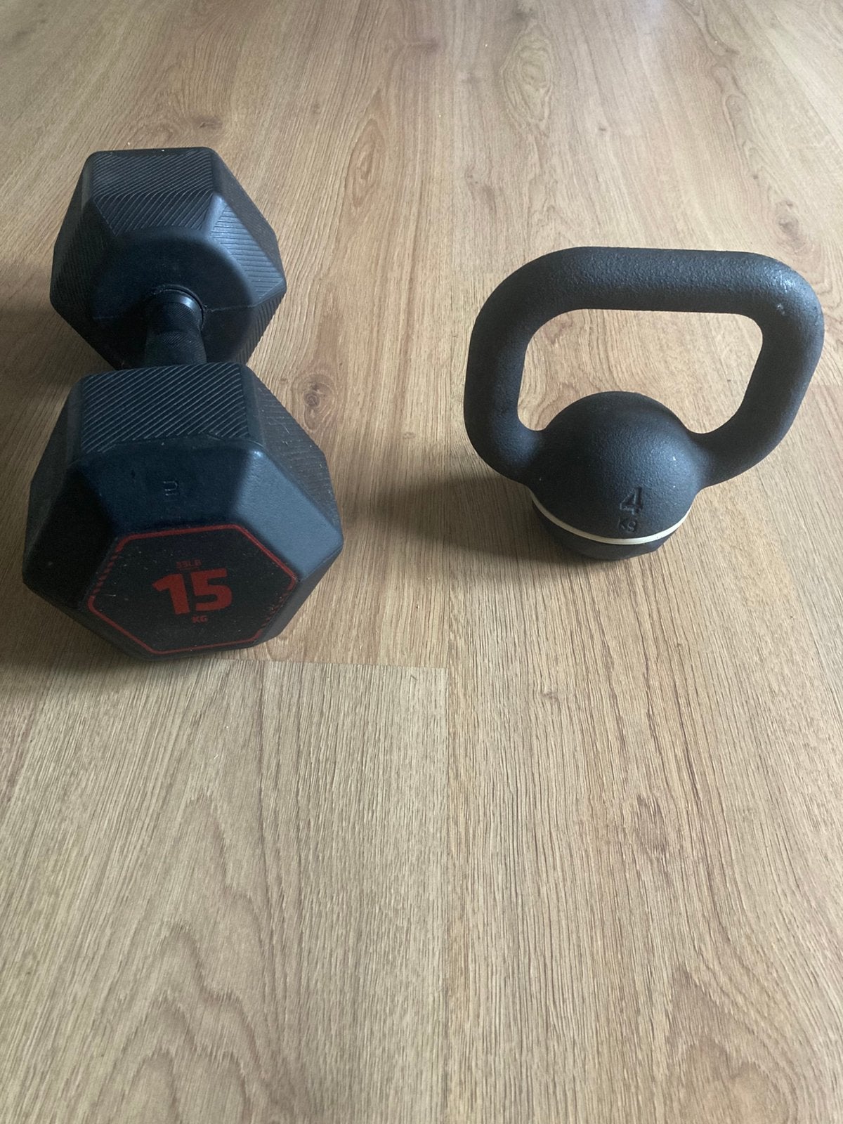 Dumbell-halter 15kg. Gewicht 4kg., Ophalen, Zo goed als nieuw, Dumbbell