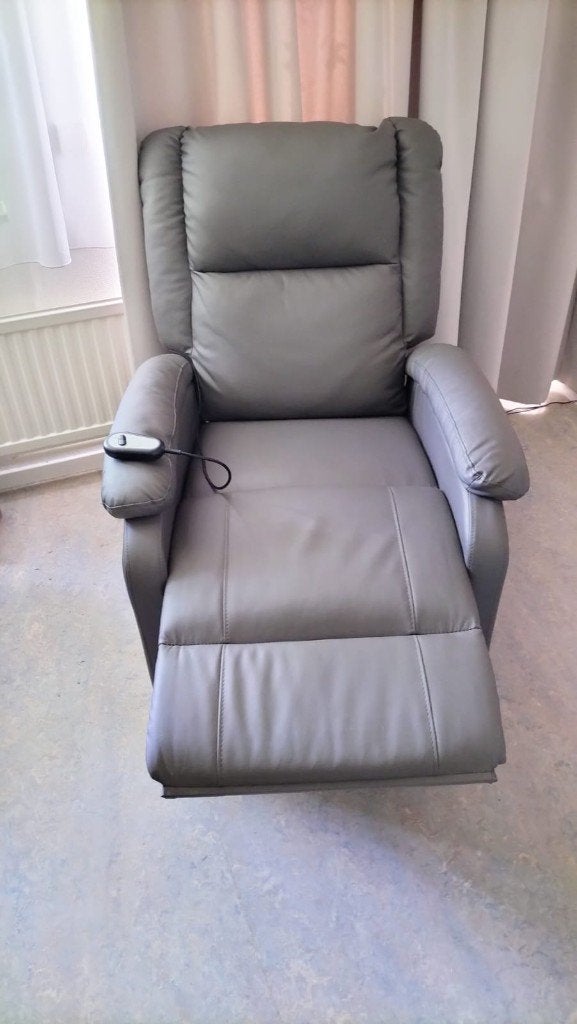 relaxfauteuil elektrische ( sta-op stoel), Huis en Inrichting, Fauteuils, Zo goed als nieuw, 50 tot 75 cm, 75 tot 100 cm, Ophalen