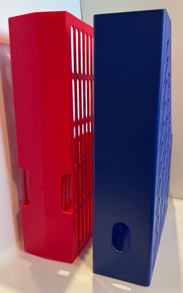 tijdschriften cassette rood en blauw, Ophalen, Zo goed als nieuw