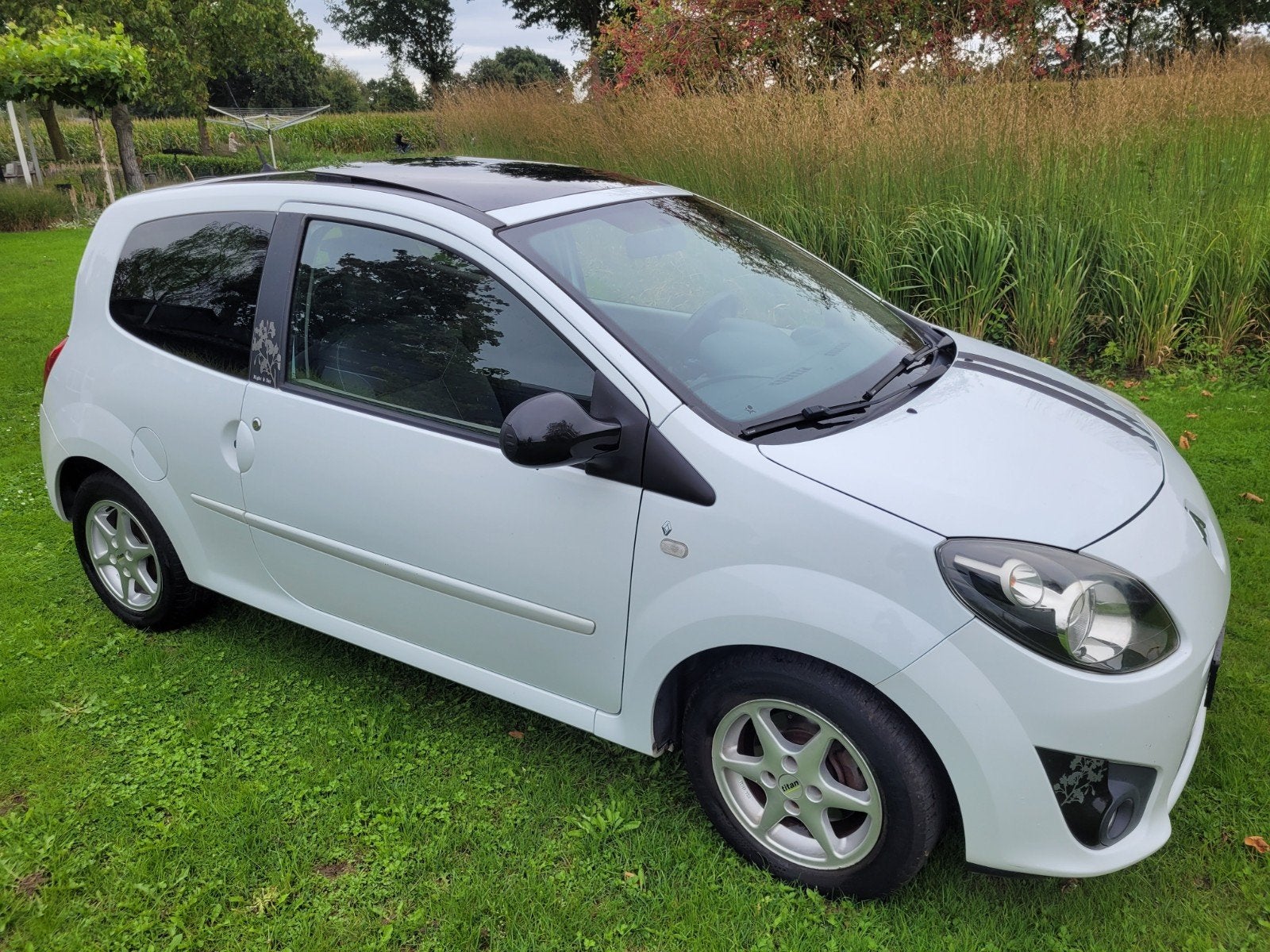 Twingo  Quikshift Automaat (2009) - 126k km - Panoramadak, Auto's, Dealer onderhouden, 4 cilinders, 4 stoelen, Wit