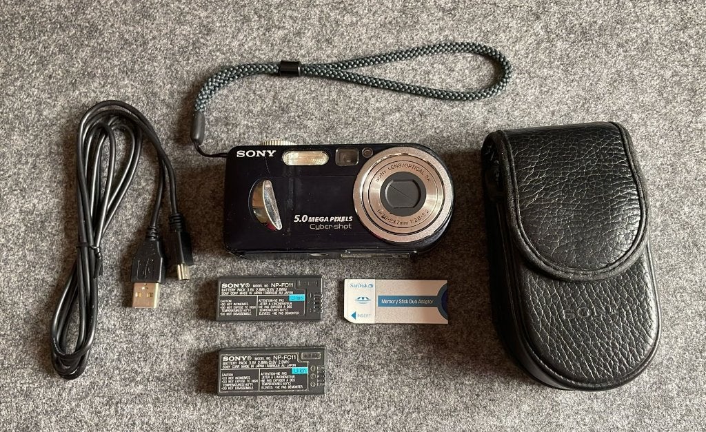 Sony Cyber-shot DSC-P12 Digitale Camera + Originele Hoes, Ophalen of Verzenden, Gebruikt, Sony, Minder dan 4 keer